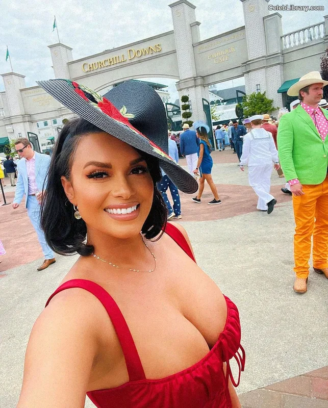 Joy Taylor photo 11 of 1109