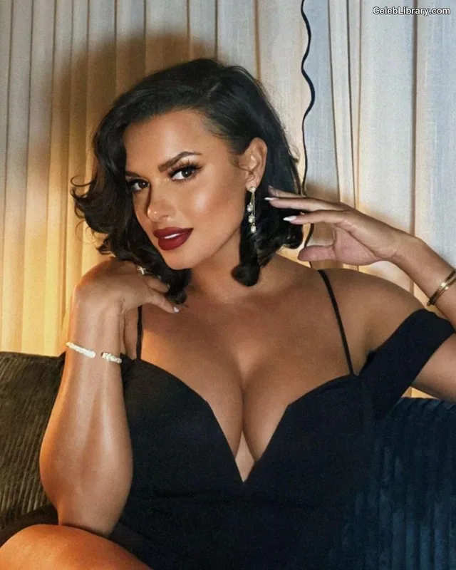 Joy Taylor photo 12 of 1109