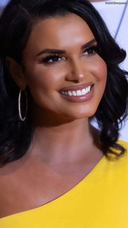 Joy Taylor photo 17 of 1109