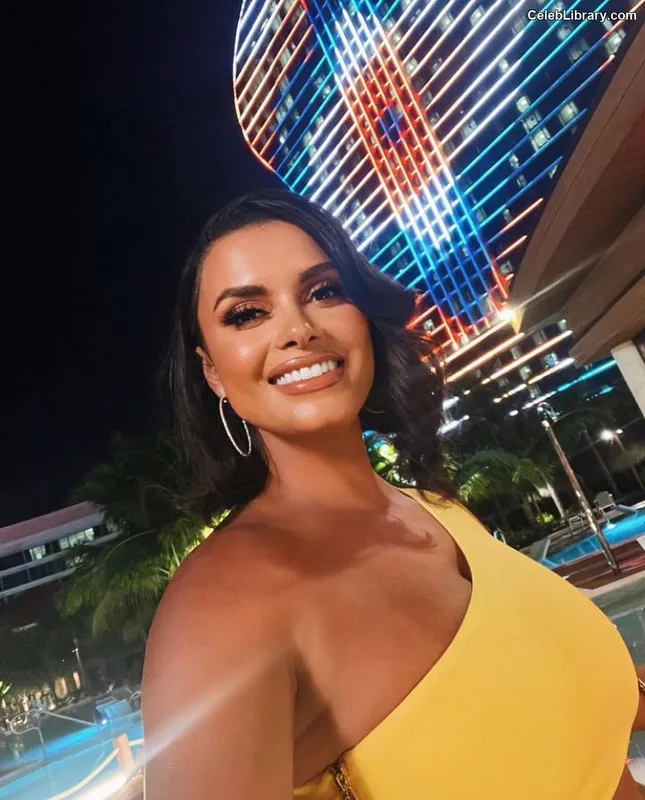 Joy Taylor photo 18 of 1109