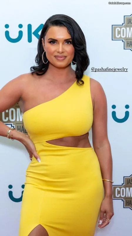 Joy Taylor photo 19 of 1109