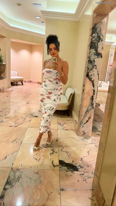 Joy Taylor photo 20 of 1109