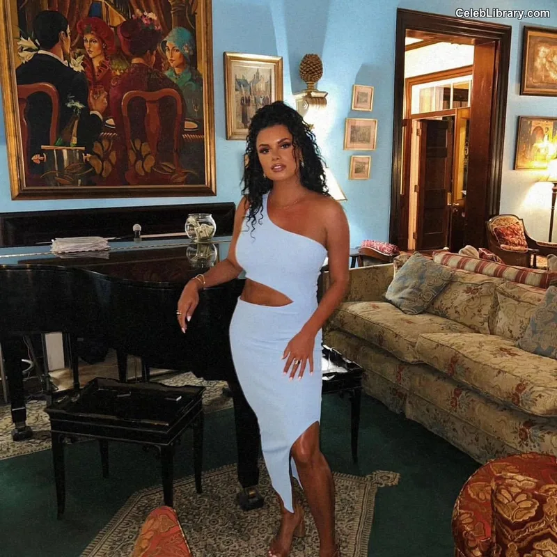 Joy Taylor photo 11 of 1109