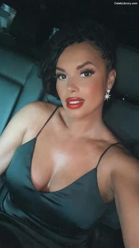 Joy Taylor photo 14 of 1109