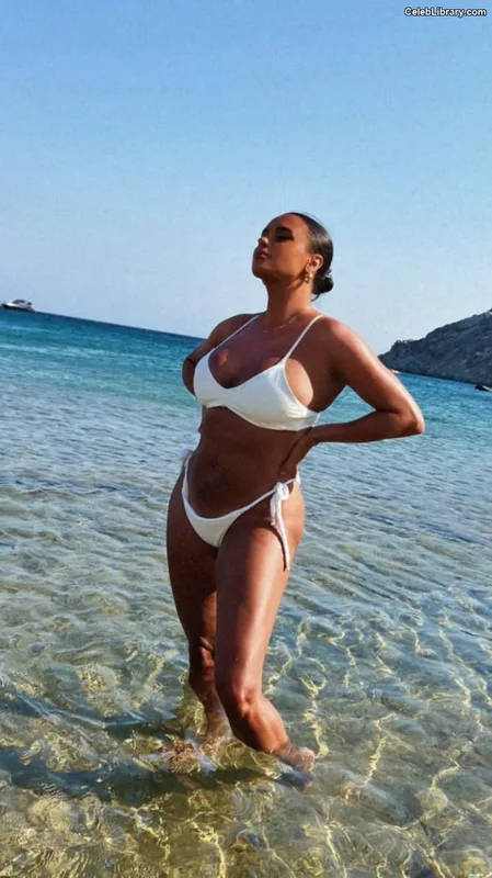 Joy Taylor photo 16 of 1109