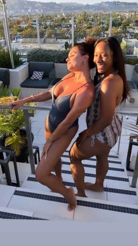 Joy Taylor photo 20 of 1109
