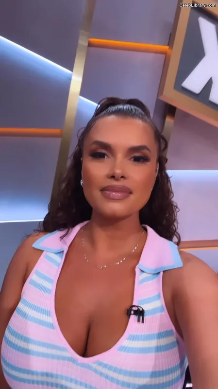 Joy Taylor photo 24 of 1109