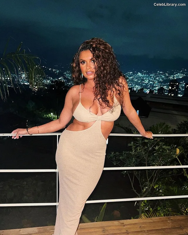 Joy Taylor photo 6 of 1109