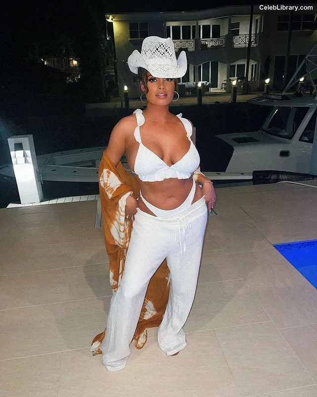 Joy Taylor photo 24 of 1109