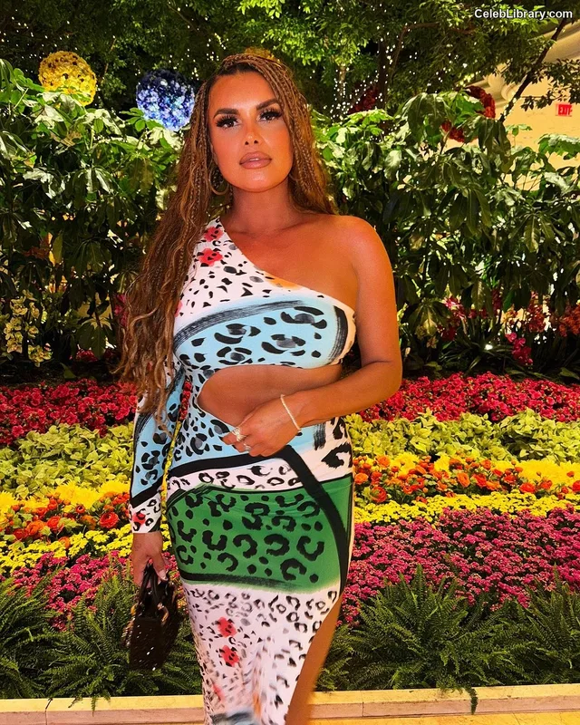Joy Taylor photo 1 of 1109