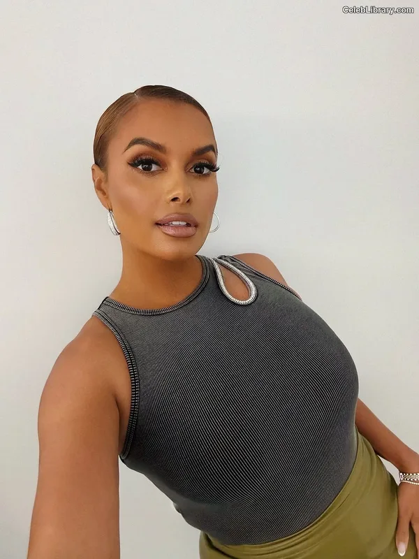 Joy Taylor photo 14 of 1109