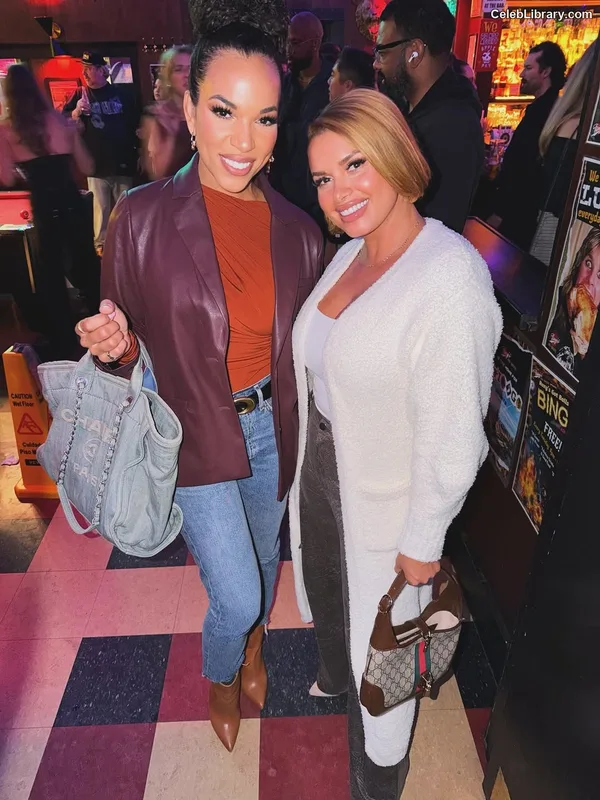 Joy Taylor photo 11 of 1109