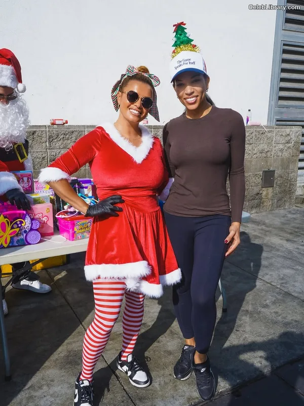 Joy Taylor photo 16 of 1109