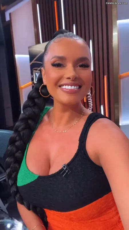 Joy Taylor photo 17 of 1109