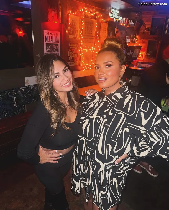 Joy Taylor photo 20 of 1109