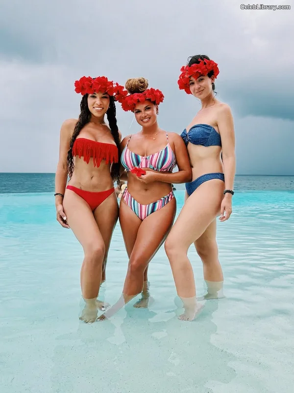 Joy Taylor photo 8 of 1109