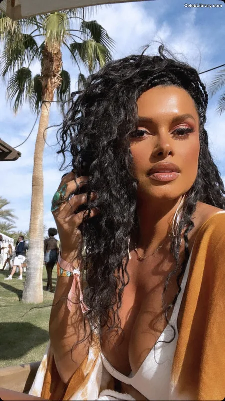 Joy Taylor photo 10 of 1109