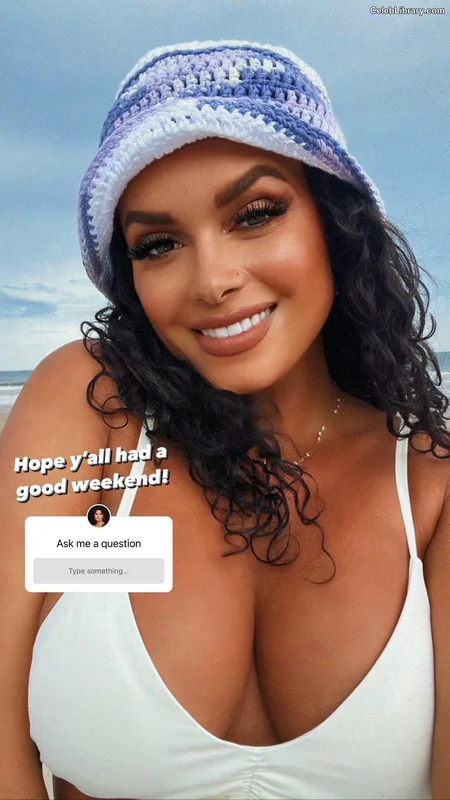 Joy Taylor photo 14 of 1109