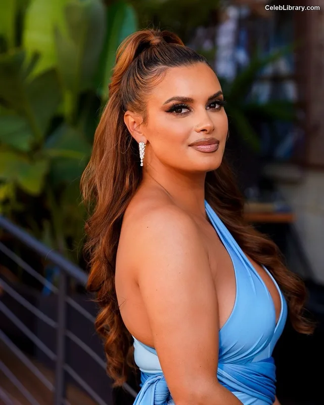 Joy Taylor photo 20 of 1109