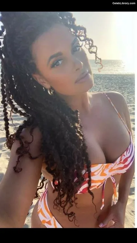 Joy Taylor photo 3 of 1109