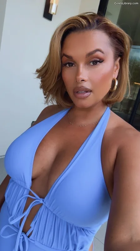 Joy Taylor photo 20 of 1109