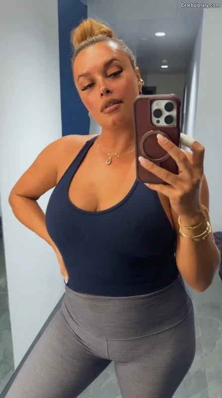 Joy Taylor photo 22 of 1109