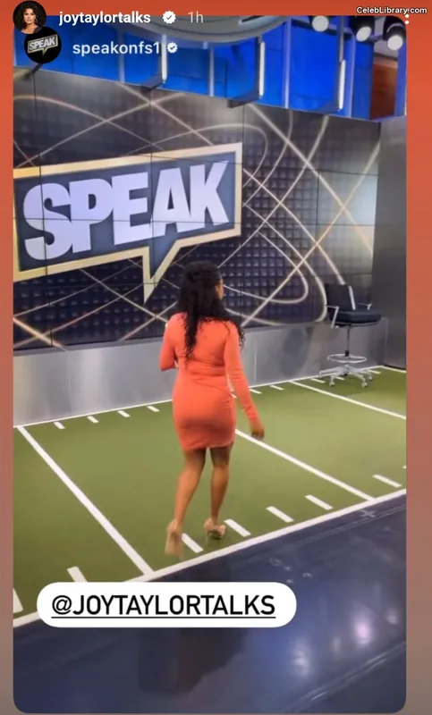Joy Taylor photo 6 of 1109