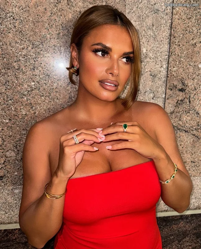 Joy Taylor photo 17 of 1109