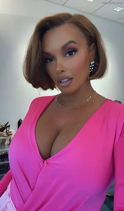 Joy Taylor photo 24 of 1109