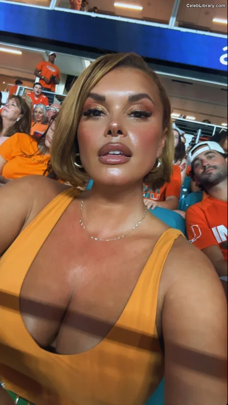 Joy Taylor photo 3 of 1109