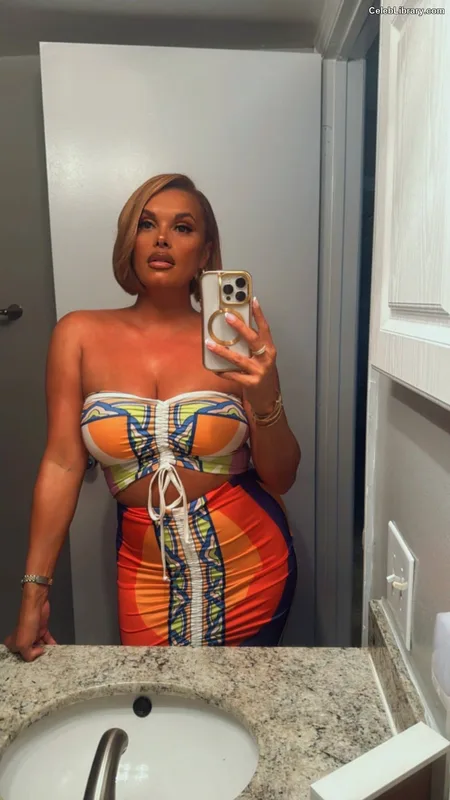 Joy Taylor photo 12 of 1109