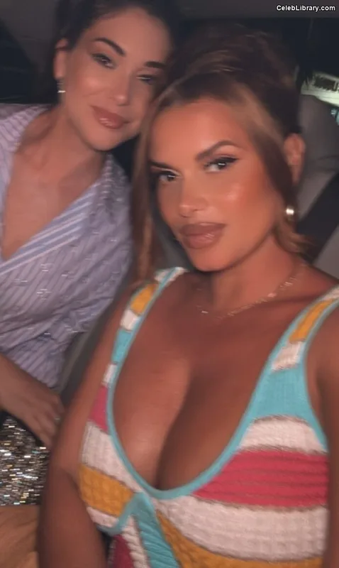 Joy Taylor photo 16 of 1109