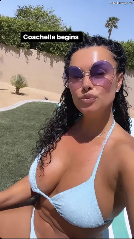 Joy Taylor photo 7 of 1109