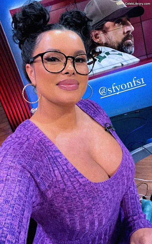 Joy Taylor photo 19 of 1109