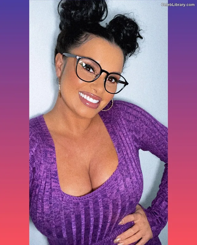 Joy Taylor photo 20 of 1109
