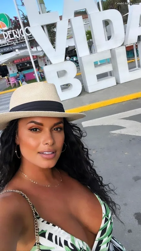 Joy Taylor photo 23 of 1109