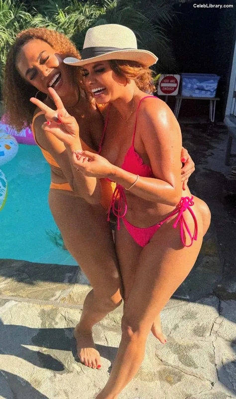 Joy Taylor photo 4 of 1109