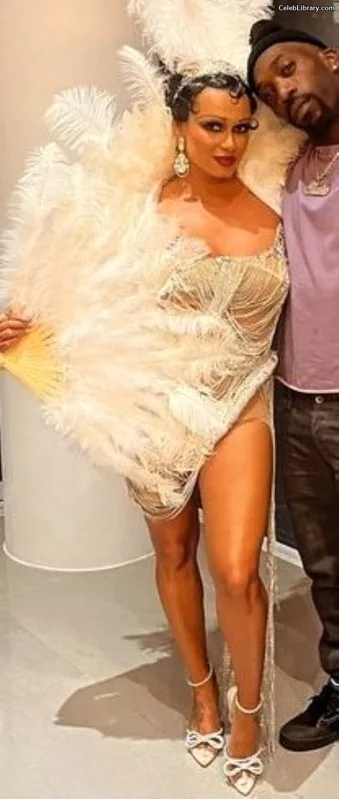 Joy Taylor photo 12 of 1109