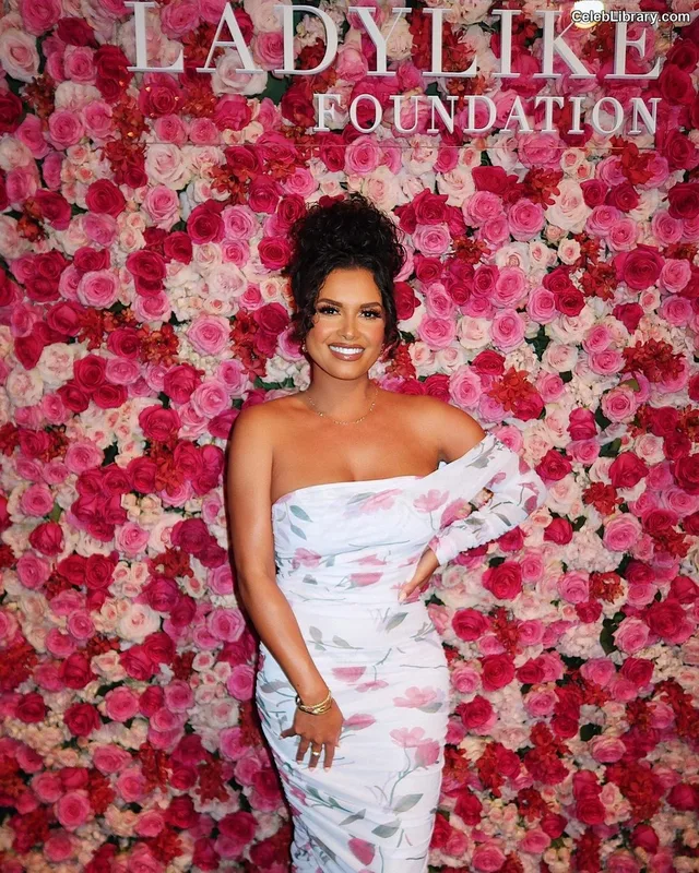 Joy Taylor photo 17 of 1109