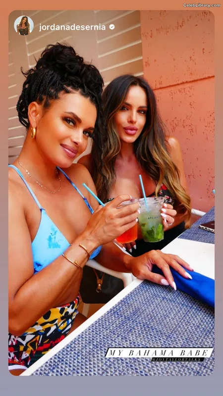 Joy Taylor photo 4 of 1109