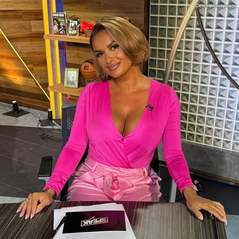 Joy Taylor photo 19 of 1109