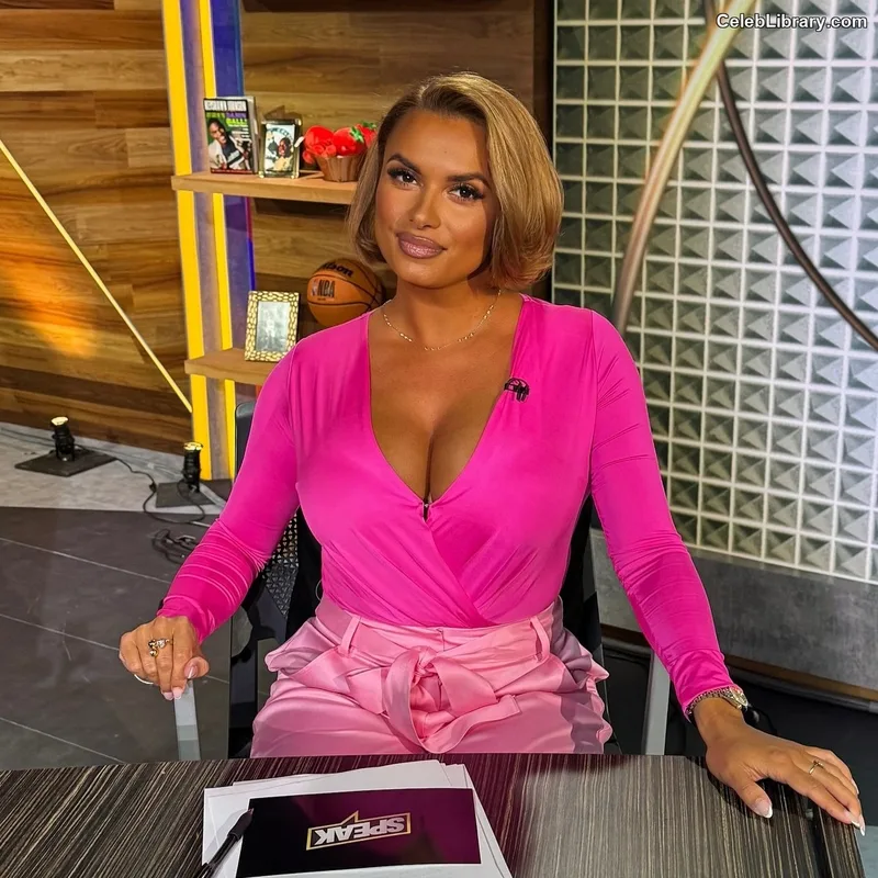 Joy Taylor photo 20 of 1109