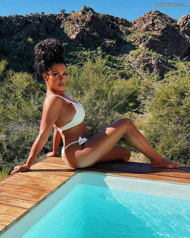 Joy Taylor photo 15 of 1109