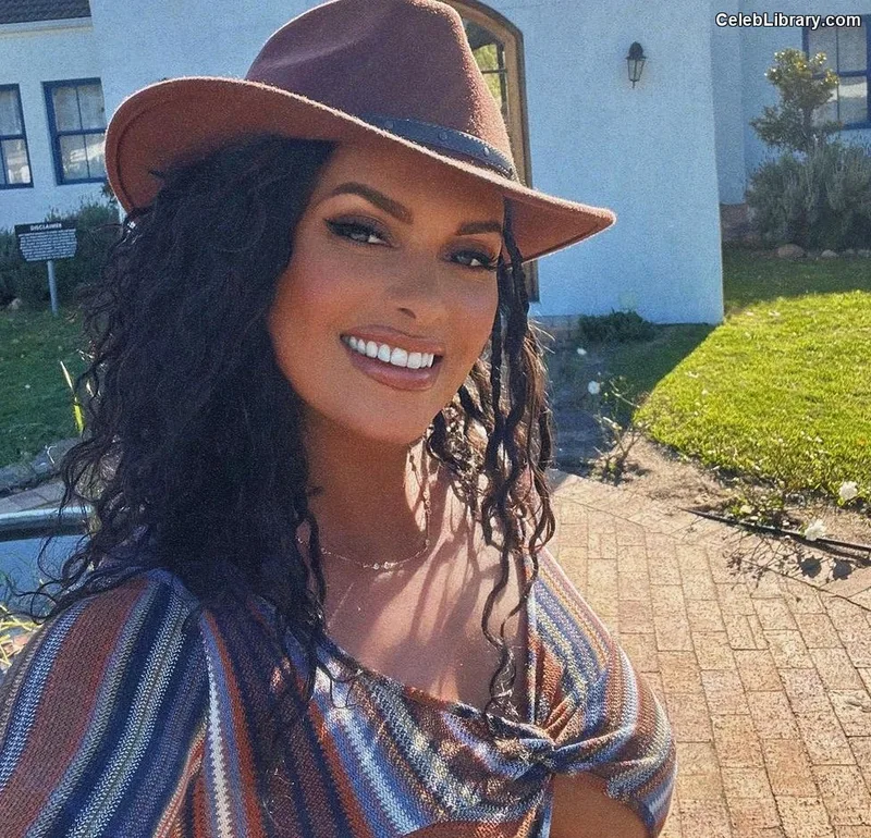 Joy Taylor photo 18 of 1109