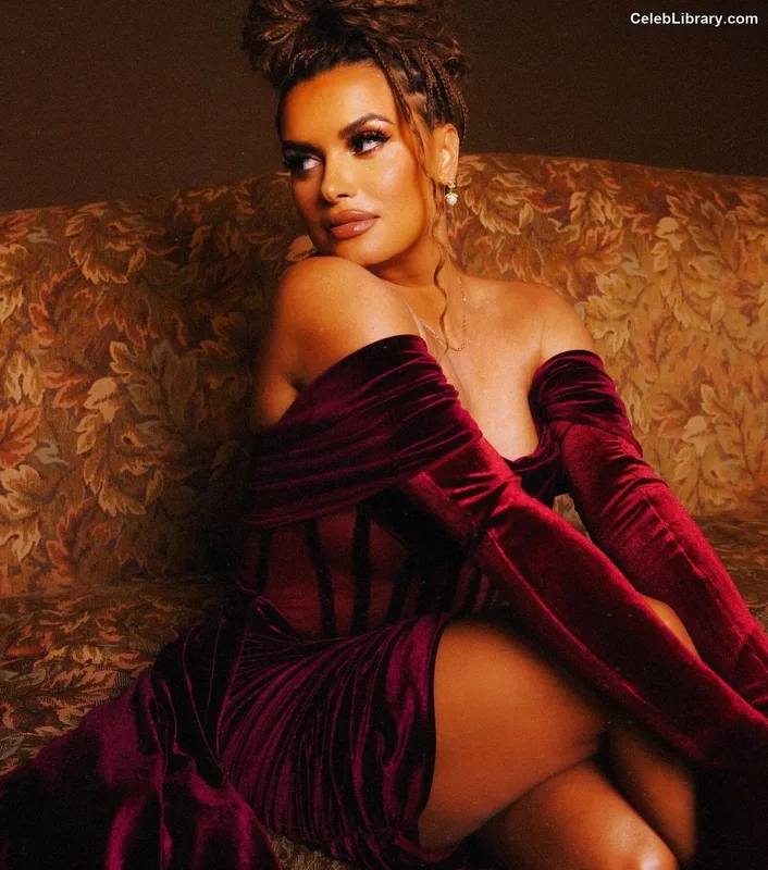 Joy Taylor photo 22 of 1109