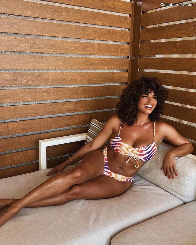 Joy Taylor photo 17 of 1109