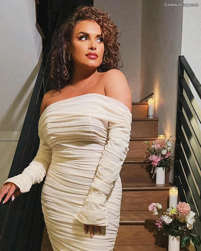 Joy Taylor photo 10 of 1109