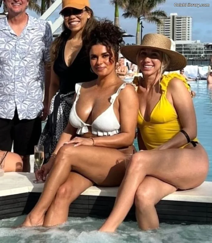 Joy Taylor photo 12 of 1109