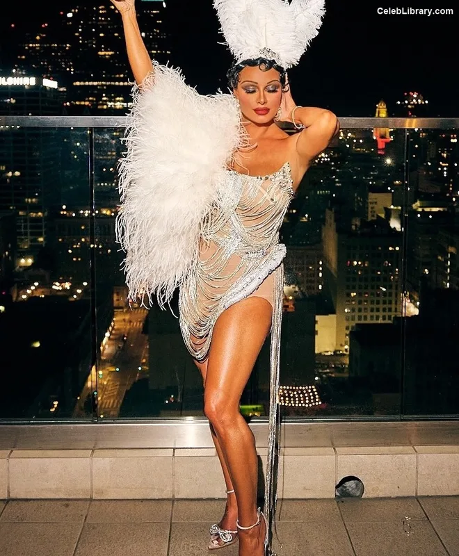 Joy Taylor photo 22 of 1109