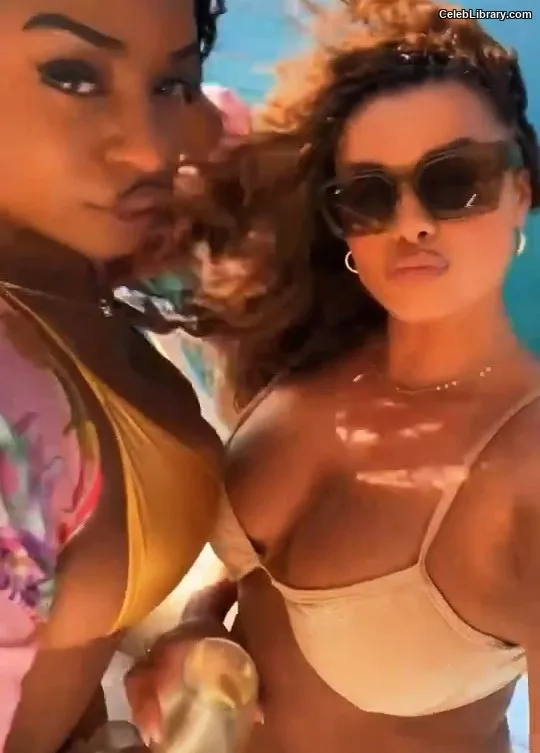 Joy Taylor photo 18 of 1109